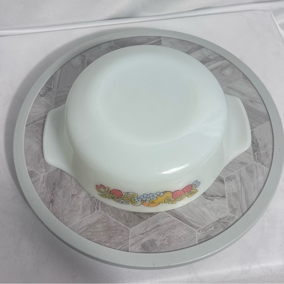 Vintage Anchor Hocking Fruit Harvest Fire-King 1 Qt Casserole Dish USA - Picture 6 of 9